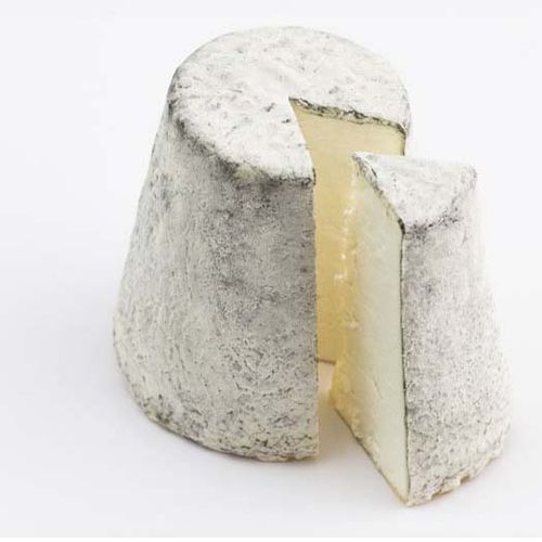 Сыр мягкий Ko&Co козий Пепельный конус с белой плесенью в золе 45% 200 г