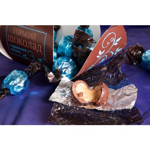 Шоколад ВкусВилл горький с арахисовой пастой 150 г