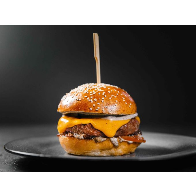 Трюфель кинг бургер кинг. Трюфельный бургер. Трюфельный бургер. Трюфельный бургер. Бургер с грибами и трюфельным соусом.