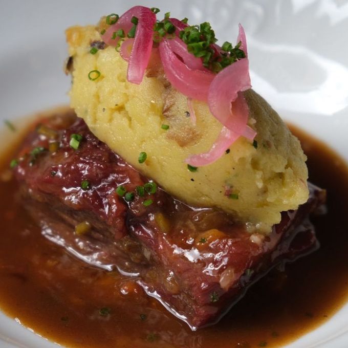 Pork jowl. Щека свиная приготовления. Тресковые щечки это. Щечки судака. Жареные щечки.