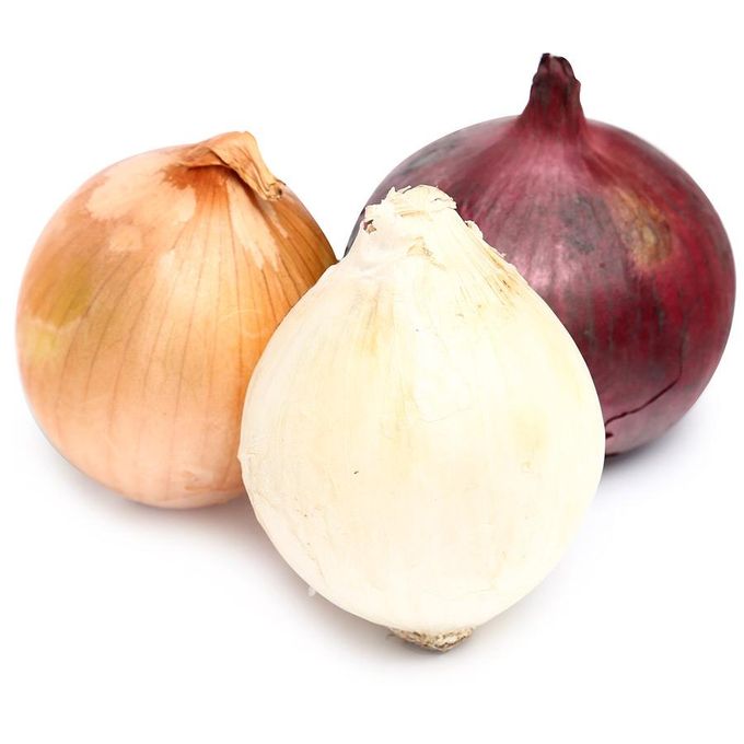 Разноцветный лук. Лук зеленый. Gлук репчатый. Лук севок белый. Луковица на белом фоне.