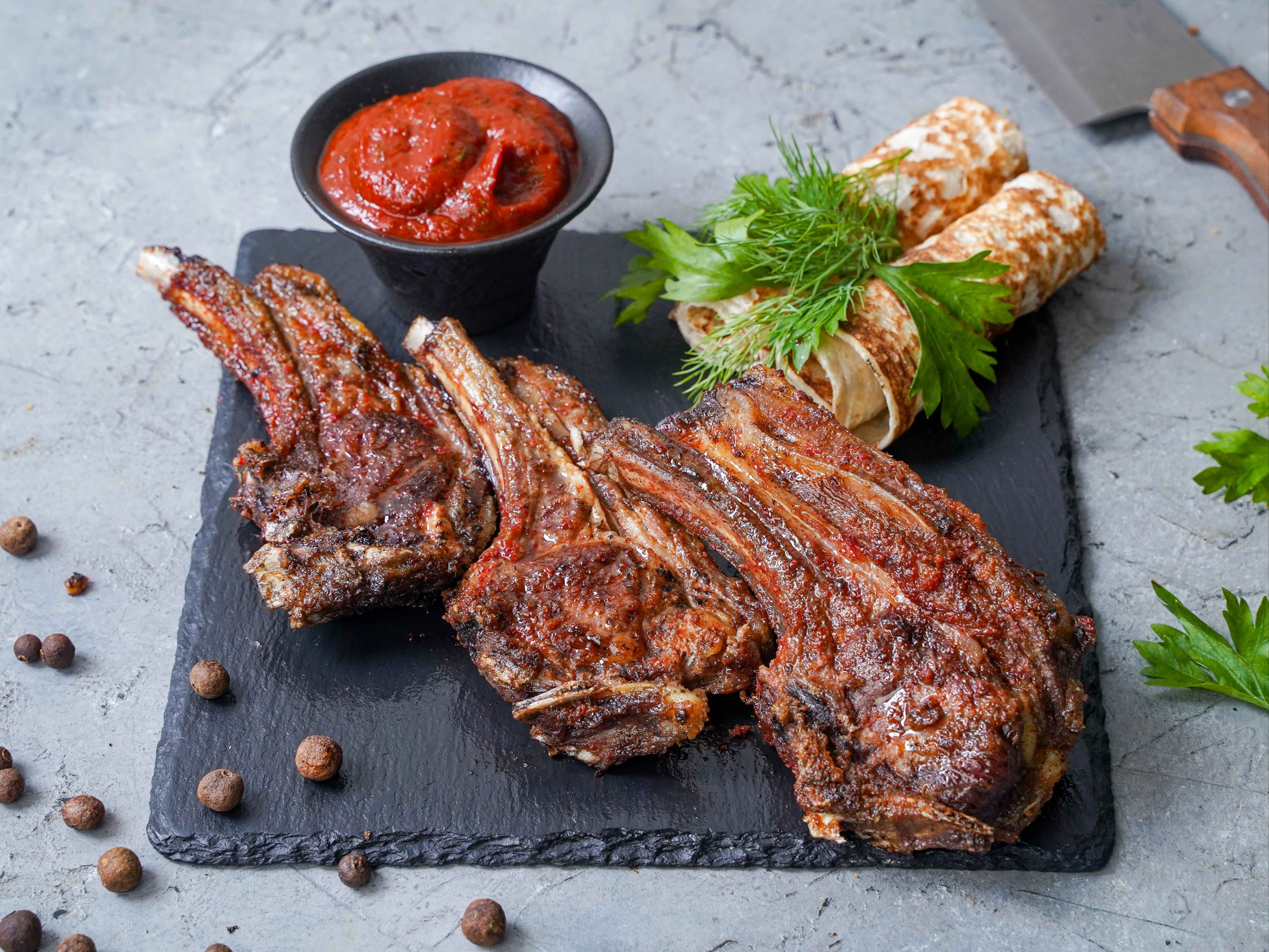 Баранья корейка на мангале - купить с доставкой на дом в СберМаркет